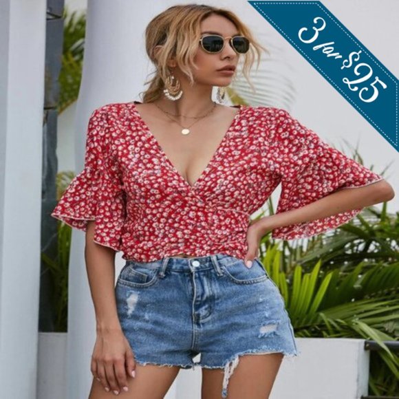 NEW IN BAG NO TAGS BOUTIQUE ITEM Tops - 3/$25💦 HPick!  NWOT Floral Puff Sleeve Crop Top L
